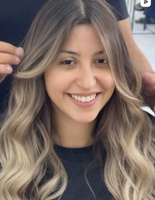 Balayage blond sur cheveux mi-longs